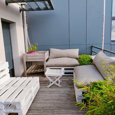 Charmant 65m2 Terrasse 40m2 Balcon 10m2 Parking Prive Couvert